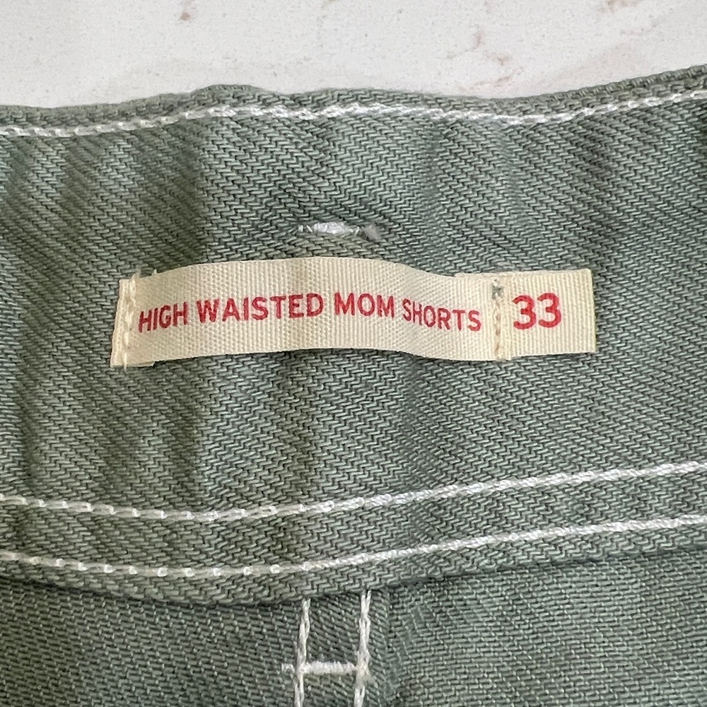 Levi’s High Waisted Mom Shorts Sage Green NWT Size 33 - Picture 5 of 12
